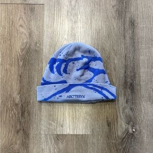 Arc’teryx 2024 Grotto Toque Beanie Moonstone/Electra